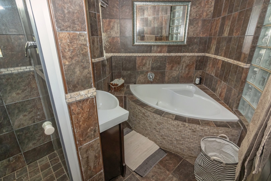 6 Bedroom Property for Sale in Panorama Free State